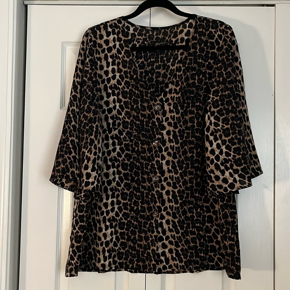 Leopard Print V-neck blouse XL